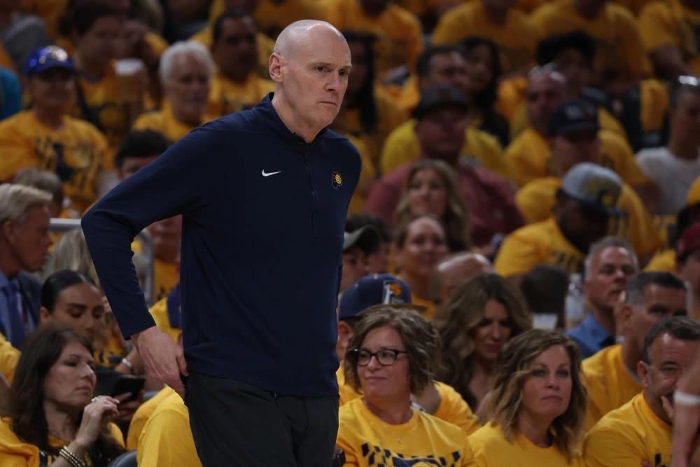 关于西亚卡姆遭遇三持续失利，法国队教练压力巨大！赢得满堂喝彩的信息